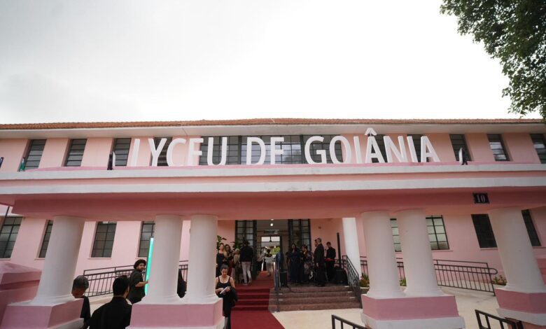 Lyceu de Goiânia retoma atividades com foco em ensino bilíngue