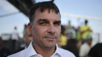 PT aciona TSE contra Flávio Bolsonaro por propaganda antecipada