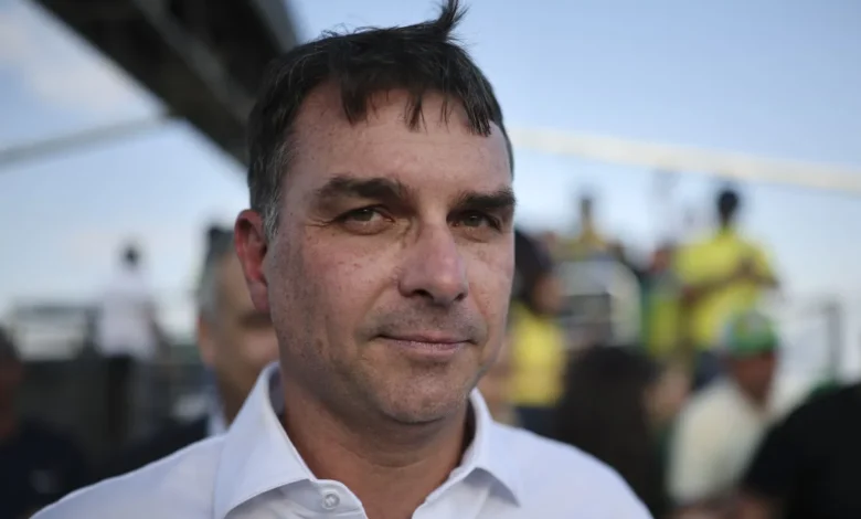 PT aciona TSE contra Flávio Bolsonaro por propaganda antecipada