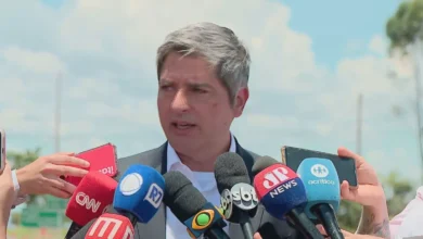 Carlos Portinho discute estratégia eleitoral com Bolsonaro na Papuda