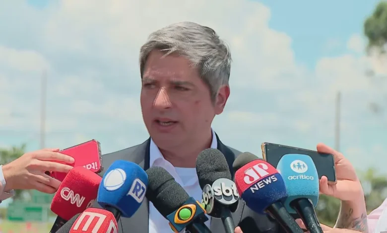 Carlos Portinho discute estratégia eleitoral com Bolsonaro na Papuda