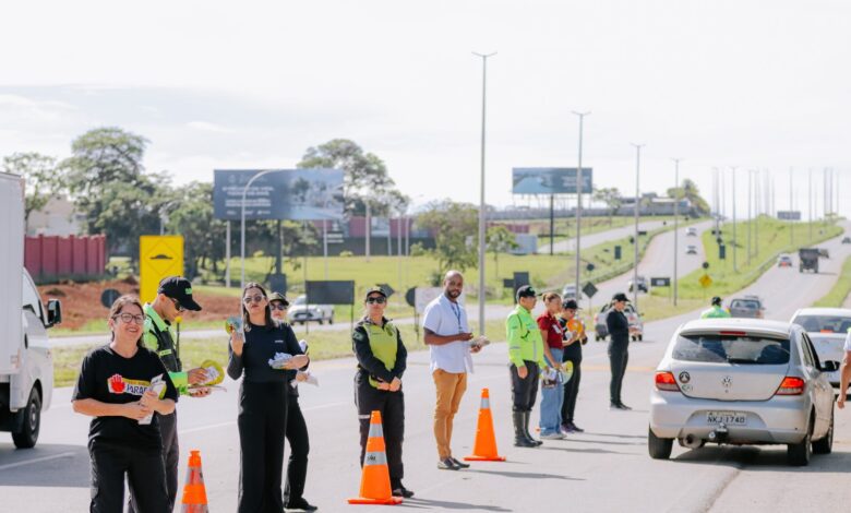 Blitz nas saídas de Goiânia orientam condutores sobre limites de velocidade