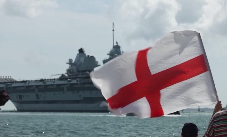 Um dos dois porta-aviões britânicos foi colocado em estado de prontidão reforçado, "reduzindo o tempo necessário para zarpar para qualquer missão", disse um porta-voz do Ministério da Defesa à CNN.nIsso não significa que o governo britânico tenha decidido mobilizar o HMS Prince of Wales, nem que o navio de guerra não possa ser envolvido em outras missões planejadas, segundo informações da CNN. Significa simplesmente que o porta-aviões levaria menos tempo para ser mobilizado.nO HMS Prince of Wales estava programado para participar de um exercício da OTAN ainda este ano, como parte do esforço da aliança para dissuadir a Rússia, disse o Ministério da Defesa no mês passado.nnA mudança de status do porta-aviões ocorre após o governo ter sido criticado pela demora no envio de um navio de guerra para ajudar na defesa do Chipre.nEmbora o primeiro-ministro Keir Starmer tenha anunciado na terça-feira que o Reino Unido enviaria um navio de guerra para a ilha mediterrânea, ele ainda não havia zarpado até a tarde de sábado, de acordo com sites de rastreamento marítimo.nO Ministério da Defesa britânico também anunciou que os EUA começaram a usar bases britânicas “para operações defensivas específicas a fim de impedir que o Irã lance mísseis na região” e confirmou que jatos britânicos continuam sobrevoando a Jordânia, o Catar e o Chipre “em defesa dos interesses britânicos e de seus aliados”.nStarmer procurou distinguir entre as operações ofensivas e defensivas dos americanos e, inicialmente, negou aos EUA a permissão para usar bases britânicas para ataques ofensivos contra o Irã.nhttps://stories.cnnbrasil.com.br/internacional/conheca-os-grupos-aliados-do-ira-contra-israel-e-eua-no-oriente-medio/