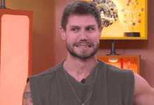 Jonas Sulzbach, eliminado com 53,48% dos votos, foi o mais cobiçado do BBB 26, beijando ao longo de sua permanência no programa nada menos que três sisters. Questionado se Maxiane Rodrigues, Marciele Albuquerque ou Jordana Morais teriam chances fora do confinamento, o Veterano foi categórico na resposta.n"Não. Não tem condições. É uma afirmação! Foi o momento. Foi muito legal. Foi muito bom todos. Só que não", garantiu, ao participar do "Bate-Papo BBB" na madrugada desta quarta-feira (25).nnEm seguida, ele explica os motivos. "Tem que conhecer a pessoa melhor. Pelo o que eu penso agora, posso falar que não vai continuar nada, não. Não tem nada a ver".nJonas afirma que a vida amorosa não será prioridade imediata fora do confinamento. "Nem estou pensando nisso, aí, agora. Quero rever as minhas relações de amizade e família", disse ele, que primeiro beijou Maxiane, envolveu-se com Marciele após a eliminação da professora e na semana passada foi para o edredom com Jordana.n*publicado por Jonathan Pereira, em colaboração para a CNN Brasilnhttps://www.youtube.com/watch?v=Hn9uwVivGfYnhttps://stories.cnnbrasil.com.br/entretenimento/como-estao-os-10-ultimos-campeoes-do-bbb-e-o-que-fizeram-com-o-premio/