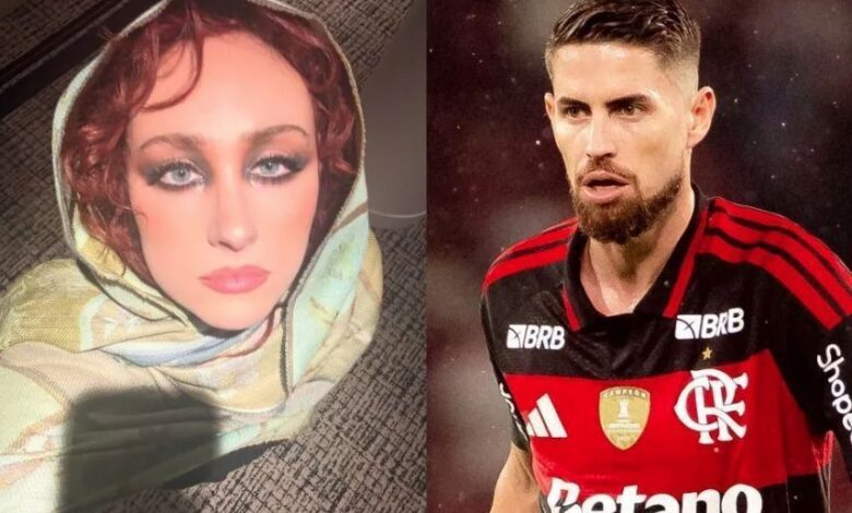 Pascal Duvier, 53, segurança envolvido na polêmica entre Chappell Roan, 28, e a enteada do jogador Jorginho, 34, se pronunciou pela primeira vez sobre o assunto nesta quarta-feira (25).n"Normalmente não abordo rumores online, mas as acusações que circulam atualmente são falsas e constituem difamação. Assumo total responsabilidade pelas interações do dia 21 de março. Eu estava no hotel em nome de outra pessoa, e não fazia parte da equipa de segurança pessoal de Chappell Roan", disse em uma publicação nas redes sociais.nPascal Duvier acrescentou: "As ações que tomei não foram em nome do Chappell Roan, da sua equipa de segurança pessoal, da sua gestão ou de quaisquer outros indivíduos. Tomei uma decisão baseada em informações que obtivemos do hotel, eventos que testemunhei nos dias anteriores e o maior risco global de segurança da nossa localização".nn"Minha única interação com a mãe foi tranquila e com boas intenções, e o resultado do encontro é lamentável", concluiu o segurança.nO assistente já teria sido demitido por Kim Kardashian, 45, após a socialite ter sido roubada em Paris, em 2016, de acordo com informações do Daily Mail.nAo veículo, fontes afirmaram que Pascal Duvier, 53, confrontou "agressivamente" Ada Law, 11, enquanto ela tomava café da manhã com sua mãe, Catherine Harding, no Palácio Tangará, em São Paulo, mesmo hotel de luxo em que a estrela estava hospedada, antes de se apresentar no festival Lollapalooza no último domingo (22).nJorginho relatou a situação nas redes sociais e disparou contra a postura da cantora, afirmando que "sem os fãs, ela não seria ninguém", o que mobilizou a imensa torcida rubro-negra em uma onda de protestos digitais, que "invadiram" o perfil de Chappell Roan com milhares de comentários em português, usando frases como "Ninguém morre nos devendo" (famosa entre a torcida) e defendendo a família do jogador.nEm contrapartida, os fãs da cantora puxaram o grito "f*da-se o Flamengo" no gramado do Autódromo de Interlagos, em São Paulo, minutos antes de a artista subir ao palco e em meio a polêmicas.nVeja o pronunciamento do segurança:nnnnnnnnnnnnnVer essa foto no InstagramnnnnnnnnnnnnnnnnnnnnnnnUm post compartilhado por 𝑷𝒂𝒔𝒄𝒂𝒍 𝑫𝒖𝒗𝒊𝒆𝒓 (@pascalduvier)nnnnhttps://stories.cnnbrasil.com.br/entretenimento/conheca-chappell-roan-drag-queen-dos-eua-que-se-inspira-em-pabllo-vittar/