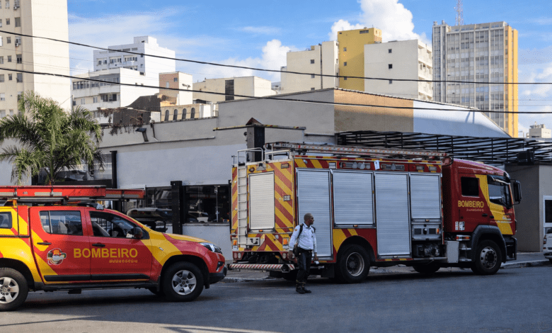 Incêndio em restaurante no Centro de Goiânia mobiliza bombeiros