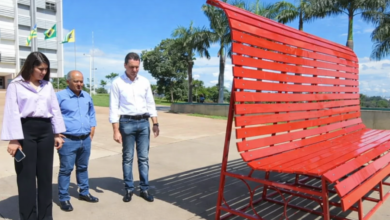Aparecida instala Banco Vermelho contra o feminicídio