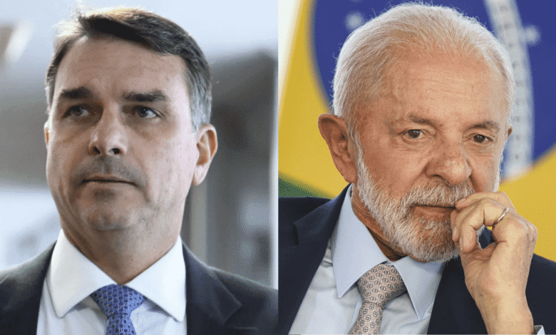 A desistência do governador do Paraná, Ratinho Júnior (PSD), da corrida presidencial reconfigura o cenário eleitoral e pode influenciar diretamente o posicionamento dos principais candidatos na disputa pelo eleitor médio. A avaliação é do cientista político Leonardo Barreto, sócio da consultoria Think Policy.nBarreto analisa como diferentes candidaturas podem beneficiar ou dificultar os caminhos do presidente Luiz Inácio Lula da Silva (PT) e do senador Flávio Bolsonaro (PL-RJ). Segundo ele, o modelo mais comum para entender eleições é o chamado “espacial”, no qual os eleitores são distribuídos em uma linha ideológica.n“Ganha a eleição quem conseguir o voto do eleitor mediano, aquele que está exatamente no meio e tem a mesma quantidade de eleitores à sua esquerda e à sua direita”, explica.nEle ressalta, no entanto, que esse eleitor não necessariamente está no centro político. “Ele pode estar mais deslocado para a esquerda ou para a direita, dependendo da conjuntura”, diz. Ainda assim, Barreto destaca que é esse público que orienta a estratégia dos candidatos, sendo frequentemente chamado de “eleitor independente”.nA saída de Ratinho Jr., nesse contexto, altera a percepção das opções disponíveis. Para Barreto, caso o governador do Rio Grande do Sul, Eduardo Leite (PSD), seja o nome escolhido pelo partido, haverá impacto direto sobre Flávio Bolsonaro. “Se Eduardo Leite, que se define como progressista-conservador, se tornar o candidato do PSD, ele empurrará Flávio Bolsonaro para a direita e para mais longe do eleitor mediano”, afirma.nnNesse cenário, a disputa tenderia a ser percebida como polarizada entre dois candidatos de centro-esquerda e um de direita. “Aos olhos dos eleitores, serão dois candidatos de centro-esquerda contra um de direita. Flávio vai parecer mais radical”, comenta.nPor outro lado, se o governador de Goiás, Ronaldo Caiado (PSD), for o candidato, a dinâmica muda. “Ele tende a se posicionar mais à direita, dando a oportunidade de Flávio Bolsonaro caminhar para o centro”, pontua Barreto. Nesse caso, a disputa ficaria entre dois nomes de direita e um de esquerda, abrindo espaço para que Flávio busque uma imagem mais moderada.n“Se Caiado se dispor a fazer críticas duras ao presidente Lula e tratar fundamentalmente da pauta de segurança pública, não vai deixar dúvidas de que é um candidato de direita puro-sangue. Em tese, isso abrirá uma chance para o ‘filho 01’ [de Jair Bolsonaro] se deslocar para o centro”, acrescenta.nBarreto avalia que essa estratégia não representaria grande risco para o eleitorado mais fiel do bolsonarismo. “Não representa risco em razão da ‘calcificação’ do bolsonarismo enquanto movimento político. Flávio tem fidelidade de perto de 25% dos eleitores. A chegada de Caiado dará uma chance de Flávio se apresentar como moderado, coisa que ele está buscando. Se vai conseguir, é outra história”, destaca.nJá para Lula, a ausência de Ratinho Jr. também traz oportunidades e desafios. “Ele também pode buscar eleitores de centro que não terão a ‘tentação’ de votar Ratinho Jr.”, observa. No entanto, Barreto aponta um obstáculo importante: “o seu problema é o envelhecimento ruim de uma promessa feita em 2022, de fazer um governo moderado e com ‘pouco PT’”.nSegundo ele, a conquista desse eleitor mais cauteloso dependerá da percepção sobre os adversários. “Sabendo hoje que Lula permaneceu à esquerda, ele receberá um novo voto de confiança do eleitor ressabiado apenas se ele não sentir firmeza por parte dos outros candidatos”, pondera.nPor fim, Barreto levanta uma variável que pode ser decisiva para um eventual segundo turno: o posicionamento dos candidatos que ficarem de fora. “Quem Eduardo Leite apoiaria em um segundo turno sem ele? Lula ou Flávio? Quem Ronaldo Caiado apoiaria?”, questiona, indicando que essas alianças podem ser determinantes no desfecho da eleição. nhttps://stories.cnnbrasil.com.br/eleicoes-2026/saiba-quais-cargos-estao-em-disputa-nas-eleicoes-2026/