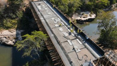Ponte emperrada sobre Rio do Peixe expõe falhas na execução de obra milionária