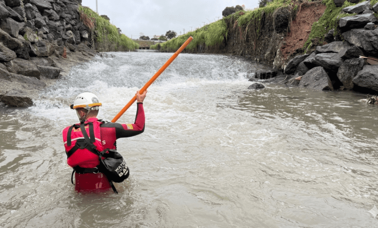 Correnteza surpreende casal na Marginal Botafogo e mulher some