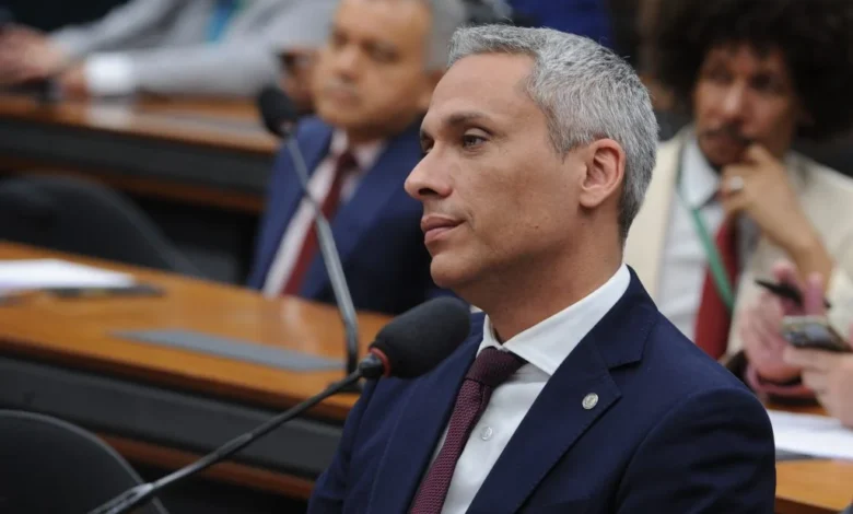 Silêncio político de Gayer intriga aliados do PL em Goiás