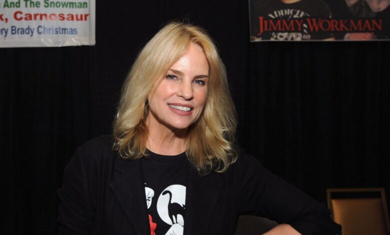 A atriz Jennifer Runyon, estrela de "Os Caça-Fantasmas" morreu na sexta-feira (6), aos 65 anos. A informação foi divulgada pela família da artista no perfil dela no Facebook em uma publicação que não está mais no ar.nA morte também foi confirmada por Erin Murphy, atriz que brilhou em "A Feiticeira", que postou uma nota de pesar em sua conta oficial do Instagram, no domingo (8). Segundo ela, Jennifer Runyon tratava um câncer.n"Tão triste compartilhar que minha amiga Jennifer Runyon Corman faleceu após uma breve batalha contra o câncer", escreveu Erin. "Algumas pessoas você simplesmente sabe que será amigo antes mesmo de conhecer. Ela era uma senhora especial. Vou sentir sua falta, Jenn. Meus pensamentos estão com sua família e seus lindos filhos."nnJennifer Runyon começou sua carreira em 1980, no filme "To All a Goodnight, aos 20 anos. Ela também teve integrou o elenco da comédio "Corrida na Correnteza" e na sitcom "Charles in Charge".nEm "Os Caça-Fantasmas", de Ivan Reitman, Jennifer Runyon fez um papel secundário e viveu uma estudante que era uma das cobaias psicológicas de Peter Venkman (Bill Murray) e foi submetida a um teste de PES (percepção extrassensorial).nnnnnnnnnnnnnView this post on InstagramnnnnnnnnnnnnnnnnnnnnnnnA post shared by Erin Murphy (@erinmurphybewitched)nnnnhttps://stories.cnnbrasil.com.br/saude/luto-entenda-as-fases-e-como-lidar-com-as-perdas/