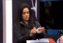 Na noite deste sábado (21), aconteceu a etapa final do "Triângulo de Risco", dinâmica inédita do BBB 26, que definiu o primeiro participante no Paredão desta semana. nApós a primeira fase, realizada na sexta-feira (20), Leandro Boneco havia sido o emparedado inicialmente. Na etapa decisiva, ele teve a chance de se salvar e emparedar outro participante em seu lugar. Ao final, o brother conseguiu escapar da berlinda e Jordana está no Paredão. nA disputa foi exibida ao vivo, sob comando de Tadeu Schmidt, e contou com a participação de Jonas e Jordana, escolhidos por Leandro para a dinâmica. Veja abaixo como foi.nnComo foi a etapa final do "Triângulo de Risco"nNa dinâmica desta noite, Leandro recebeu um cartão com a palavra “PAREDÃO” e o escondeu em uma das três caixas disponíveis. Ele escolheu a caixa nº 2. Em seguida, o brother selecionou Jonas e Jordana para participar da disputa e definiu a ordem de escolha entre eles.nAssim, Jonas escolheu ficar com a caixa 3, Jordana com a 2, e Leandro com a 1. Antes da revelação, os três puderam realizar uma rodada de trocas.nEm uma jogada arriscada, Leandro decidiu trocar de caixa com Jordana, passando a ficar com a 2 — onde estava o Paredão. Já Jonas optou por manter sua escolha, enquanto Jordana decidiu trocar novamente com Leandro.nAo final, todos abriram as caixas simultaneamente. Por fim, Jordana ficou com o cartão “PAREDÃO” e foi confirmada na berlinda da semana.nO resultado da dinâmica tem impacto direto na formação do Paredão deste domingo (22), que ainda contará com a indicação do Líder, o participante mais votado pela casa e o contragolpe do mais votado. Na sequência, a Prova Bate e Volta define o Paredão triplo da semana.nVeja o momento:nnLeandro Boneco colocou a pulseira na Caixa 2, que foi escolhida por Jordana. Com isso, Jordana está no Paredão e Boneco escapou! 💥 #BBB26 #RedeBBB pic.twitter.com/SIhrSvmIXYn— Big Brother Brasil (@bbb) March 22, 2026nnn#TriânguloDeRisco 🔺nBoneco colocou a pulseira na Caixa 2, e escolheu Jonas e Jordana para o Triângulo de Risco! 💥 #BBB26 #RedeBBB pic.twitter.com/tviGvovdvjn— Big Brother Brasil (@bbb) March 22, 2026nnhttps://www.youtube.com/watch?v=Hn9uwVivGfYnhttps://stories.cnnbrasil.com.br/entretenimento/bbb-26-conheca-os-participantes-do-grupo-pipoca/