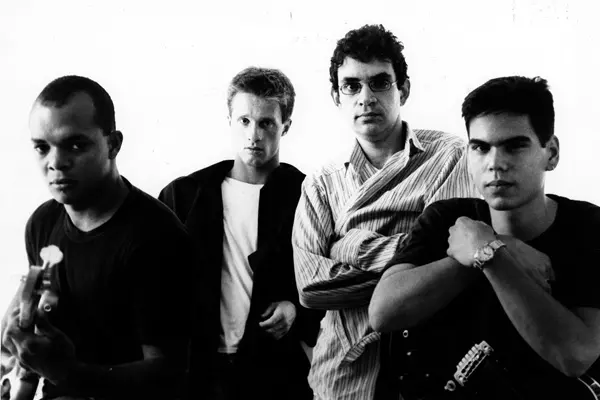 Show coletivo revisita sucessos da Legião Urbana e Capital Inicial