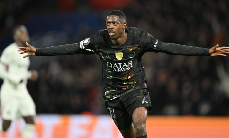 O Paris Saint-Germain goleou o Chelsea por 5 a 2, nesta terça-feira (11), no Parc des Princes, e abriu vantagem no confronto das oitavas de final da Champions League.nEm um jogo movimentado e com alternâncias no placar, os franceses decidiram a partida na reta final do segundo tempo, com destaque para Khvicha Kvaratskhelia, autor de dois gols.nnO jogonO PSG começou melhor e abriu o placar aos 10 minutos do primeiro tempo. Após cruzamento de Ousmane Dembélé, João Neves ajeitou de cabeça e Bradley Barcola finalizou com força para marcar.nO Chelsea reagiu e chegou ao empate aos 28 minutos. Enzo Fernández encontrou Malo Gusto livre na área, e o lateral bateu cruzado para vencer o goleiro Matvey Safonov.nA igualdade durou pouco. Aos 40, Dembélé puxou contra-ataque, driblou dois marcadores e finalizou no canto para recolocar o PSG em vantagem antes do intervalo: 2 a 1.nSegundo tempo abertonNa etapa final, o Chelsea voltou mais agressivo e empatou novamente aos 13 minutos. Pedro Neto avançou pela esquerda e rolou para Enzo Fernández, que apareceu como elemento surpresa para finalizar para o gol.nQuando o jogo parecia equilibrado, um erro na saída de bola do goleiro Filip Jorgensen mudou o rumo da partida. Aos 29, Barcola interceptou, Kvaratskhelia tocou para Vitinha, que finalizou por cobertura para fazer 3 a 2.nOs golpes finais veiram já nos últimos minutos. Aos 41, Kvaratskhelia arrancou pela esquerda, puxou para o meio e acertou um chutaço no ângulo, sem chances para o goleiro.nNo último ataque do jogo, Kvaratskhelia aproveitou mais uma bola rolada na entrada da área para fechar o placar em 5 a 2.nJogo de voltanCom o resultado, o PSG leva vantagem para o confronto de volta, marcado para 17 de março, em Stamford Bridge, em Londres. O Chelsea precisará vencer por três gols de diferença para levar a decisão à prorrogação.nhttps://stories.cnnbrasil.com.br/esportes/chelsea-anuncia-saida-de-raheem-sterling-apos-acordo-entre-as-partes/