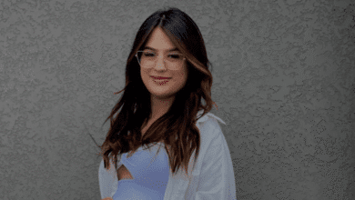 Ex-esposa de Pedro do BBB26, a influenciadora Rayne Luiza, 20, confirmou que a chegada de sua primeira filha, Aurora, está perto de acontecer. Em uma publicação no Instagram, a jovem revelou que a data do parto já foi agendada e que entrará na fase final de exames preparatórios na próxima semana.nRayne vivencia os desafios da gestação solo desde o término do relacionamento com o ex-BBB Pedro. A separação ocorreu após a saída do influenciador do reality show, marcada por uma polêmica tentativa de beijo forçado na participante Jordana.nnContagem regressiva nNa publicação, Rayne revelou estar focada na organização dos últimos detalhes para a chegada do bebê. Segundo ela, o ritmo de preparativos intensificou-se nos últimos dias. "Tive consulta com o médico da Aurora. A gente marcou a data do parto, está tudo certo agora. Falta pouquíssimo. A qualquer momento, a Aurora nasce", declarou.nA influenciadora não escondeu a expectativa com a proximidade do nascimento. "O coração está a mil. Ansiedade! Que loucura", confessou em seu relato.nRayne revelou ainda que a agenda da próxima semana será dedicada à saúde materna e da criança. "O médico pediu os últimos exames. Semana que vem vou fazer os últimos exames", explicou Rayne, que corre contra o tempo para finalizar o enxoval e a estrutura para a chegada de Aurora.n*Publicado por André Nicolau, da CNN Brasil.nhttps://stories.cnnbrasil.com.br/entretenimento/bbb-26-bate-recorde-e-iguala-numero-de-expulsoes-de-a-fazenda-17/n&nbsp;