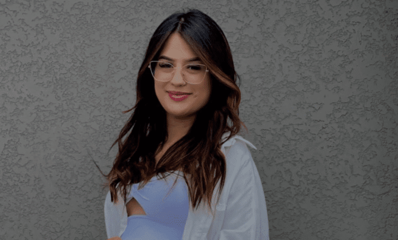 Ex-esposa de Pedro do BBB26, a influenciadora Rayne Luiza, 20, confirmou que a chegada de sua primeira filha, Aurora, está perto de acontecer. Em uma publicação no Instagram, a jovem revelou que a data do parto já foi agendada e que entrará na fase final de exames preparatórios na próxima semana.nRayne vivencia os desafios da gestação solo desde o término do relacionamento com o ex-BBB Pedro. A separação ocorreu após a saída do influenciador do reality show, marcada por uma polêmica tentativa de beijo forçado na participante Jordana.nnContagem regressiva nNa publicação, Rayne revelou estar focada na organização dos últimos detalhes para a chegada do bebê. Segundo ela, o ritmo de preparativos intensificou-se nos últimos dias. "Tive consulta com o médico da Aurora. A gente marcou a data do parto, está tudo certo agora. Falta pouquíssimo. A qualquer momento, a Aurora nasce", declarou.nA influenciadora não escondeu a expectativa com a proximidade do nascimento. "O coração está a mil. Ansiedade! Que loucura", confessou em seu relato.nRayne revelou ainda que a agenda da próxima semana será dedicada à saúde materna e da criança. "O médico pediu os últimos exames. Semana que vem vou fazer os últimos exames", explicou Rayne, que corre contra o tempo para finalizar o enxoval e a estrutura para a chegada de Aurora.n*Publicado por André Nicolau, da CNN Brasil.nhttps://stories.cnnbrasil.com.br/entretenimento/bbb-26-bate-recorde-e-iguala-numero-de-expulsoes-de-a-fazenda-17/n&nbsp;