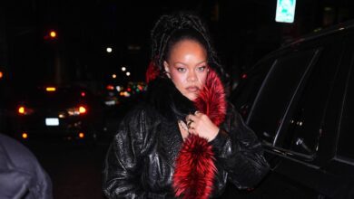 Ivanna Ortiz, de 35 anos, acusada criminalmente por "tentar matar" a cantora Rihanna, compareceu ao tribunal pela primeira vez na segunda-feira (9), de acordo com um comunicado da Promotoria do Condado de Los Angeles.nOrtiz foi presa no domingo (8) após supostamente disparar uma arma semiautomática contra a casa de Rihanna em Los Angeles. Ela responde a um total de 14 acusações, incluindo uma de tentativa de homicídio, dez de agressão com arma semiautomática e três de disparos contra residência habitada.nNatural de Orlando, Ortiz está detida sob fiança de US$ 1,8 milhão (cerca de R$ 9 milhões) e deve retornar ao tribunal para nova audiência em 25 de março. Se condenada por todas as acusações, ela pode pegar prisão perpétua.nn"Abrir fogo em qualquer bairro habitado é extremamente perigoso, coloca vidas em risco e será processado com rigor", afirmou o promotor Nathan J. Hochman em nota. "Felizmente, ninguém se feriu, mas essa violência negligente não será tolerada."nDe acordo com a polícia, os tiros atingiram o portão externo, mas não a casa em si. Havia pessoas na residência no momento do incidente, mas não houve feridos. Ortiz foi presa pouco tempo depois no bairro de Sherman Oaks.nRihanna, que teve seu terceiro filho em setembro do ano passado, tem trabalhado em estúdio recentemente. Seu último álbum de estúdio foi "Anti", lançado em 2016.nhttps://stories.cnnbrasil.com.br/entretenimento/rihanna-rebate-criticas-aos-nomes-de-seus-filhos-com-ironia/