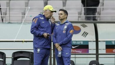 A Confederação Brasileira de Futebol (CBF) confirmou, nesta segunda-feira (9), que o técnico Carlo Ancelotti vai viajar a Mirassol para acompanhar o duelo contra o Santos pelo Brasileirão, nesta terça-feira (10).nO treinador italiano estará acompanhado pelo coordenador geral de Seleções da CBF, Rodrigo Caetano. A dupla vai para o estádio Maião mesmo com a ausência de Neymar, que será poupado pelo Santos.nnAlém de Mirassol x Santos, outros seis jogos do Brasileirão terão observação in loco de diferentes integrantes da comissão técnica da Seleção Brasileira, de olho na convocação para a próxima Data Fifa, na segunda-feira (16).nJogos que a comissão da Seleção Brasileira vai observarnnMirassol x Santos, terça-feira (10), às 21h30, no Maião - Carlo Ancelotti (técnico) e Rodrigo Caetano (coordenador geral de Seleções)nFlamengo x Cruzeiro, quarta-feira (11), às 21h30, no Maracanã - Juan Santos (coordenador técnico), Cristiano Nunes (coordenador de Preparação Física) e Thomaz Araújo (analista de desempenho)nBahia x Vitória, quarta-feira (11), às 20h, na Casa de Apostas Arena Fonte Nova - Cícero Souza (gerente de Seleções) e Bruno Baquete (analista de desempenho)nVasco x Palmeiras, quinta-feira (12), às 19h30, em São Januário - Rodrigo Caetano e Thomaz AraújonBotafogo x Flamengo, sábado (14), às 20h30, no Nilton Santos - Carlo Ancelotti, Rodrigo Caetano, Juan Santos e Simone Montanaro (analista de desempenho)nSantos x Corinthians, domingo (15), às 16h, na Vila Belmiro - Mino Fulco e Franchesco Mauri (assistentes técnicos), Bruno Baquete e Taffarel (preparador de goleiros)nPalmeiras x Mirassol, domingo (15), às 18h30, no Allianz Parque - Davide Ancelotti (auxiliar técnico) e Thomaz Araújonnhttps://stories.cnnbrasil.com.br/esportes/real-madrid-confirma-lesao-e-rodrygo-esta-fora-da-copa-do-mundo/