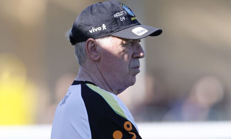 Brasil e França se enfrentam em um amistoso nesta quinta-feira (26), às 17h (de Brasília), no Gillette Stadium, em Foxborough, nos Estados Unidos. As duas seleções têm desfalques importantes para a partida.nO técnico Carlo Ancelotti não contará com cinco defensores considerados titulares. O goleiro Alisson, os zagueiros Marquinhos, Gabriel Magalhães e Éder Militão e o lateral-esquerdo Alex Sandro estão lesionados e fora do duelo.nCom dores no quadril, o zagueiro do PSG foi mantido na convocação pois deve ter condições de atuar no outro amistoso contra a Croácia na terça-feira (31).nnOutros desfalques de peso são: o volante Bruno Guimarães e os atacantes Estêvão e Rodrygo.nEm entrevista coletiva concedida nesta quarta-feira (25), Ancelotti confirmou que Wesley, Léo Pereira e Douglas Santos serão titulares.nPelo lado francês, o zagueiro William Saliba, o lateral-direito Jules Koundé, o meio-campista Manu Koné e o atacante Bradley Barcola são desfalques. Além disso, há dúvidas se Kylian Mbappé começará a partida como titular.nO amistoso será o primeiro compromisso das duas seleções no ano que terá a Copa do Mundo de 2026. O Mundial será disputado nos países da América do Norte: México, Estados Unidos e Canadá.nComo chega o BrasilnO Brasil empatou o último compromisso de 2025 com a Tunísia. A Seleção se classificou para a Copa do Mundo terminando as Eliminatórias Sul-Americanas apenas na quinta colocação, abaixo de Argentina, Equador, Colômbia e Uruguai.nComo chega a FrançanA França está invicta há sete jogos. A última vez que os franceses perderam foi em junho de 2025, na final da Nations League. De lá para cá, foram seis vitórias e um empate.nProvável escalação da Seleção BrasileiranEderson (Bento); Wesley, Bremer, Léo Pereira e Douglas Santos; Casemiro e Andrey; Raphinha, Matheus Cunha, Vinicius Júnior e Gabriel Martinelli (João Pedro).nProvável escalação da FrançanMike Maignan; Malo Gusto, Ibrahima Konaté, Dayot Upamecano e Lucas Digne; Aurélien Tchouaméni, Adrien Rabiot e Michael Olise; Ousmane Dembélé, Désiré Doué e Kyllian Mbappé (Hugo Ekitike).n nhttps://stories.cnnbrasil.com.br/esportes/rodrygo-e-outros-veja-lista-de-machucados-que-podem-ficar-fora-da-copa/