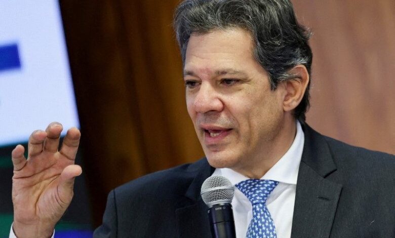 O pré-candidato ao governo de São Paulo, Fernando Haddad (PT), afirmou que sua equipe tem todas as condições para vencer as eleições no estado. A declaração ocorreu em coletiva de imprensa na capital paulista nesta sexta-feira (20).nO ex-ministro da Fazenda disse que tem visto "uma falta de encantamento com São Paulo" durante a gestão do governador Tarcísio de Freitas (Republicanos). Por isso, Haddad acredita que sua equipe tem "todas as condições de vencer essas eleições".nnO ex-ministro aceitou o convite para ser pré-candidato ao governo estadual mais uma vez para que ajude a impulsionar a reeleição de Lula em São Paulo -- um dos principais colégios eleitorais brasileiros. No entanto, pesquisas de opinião apontam uma desvantagem perante o adversário e pré-candidato à reeleição, Tarcísio de Freitas.nLevantamento feito pela Real Time Big Data divulgado na segunda-feira (9) aponta que Haddad tem 31% das intenções de voto, contra 47% de Tarcísio. A pesquisa ouviu 2.000 eleitores, entre os dias 6 e 7 de março, por meio de entrevista presencial.nA margem de erro é de 2 pontos percentuais, para mais ou para menos, com intervalo de confiança de 95%. O levantamento foi realizado com recursos do próprio instituto e está registrado no TSE (Tribunal Superior Eleitoral) sob o protocolo SP-00705/2026.nHaddad vinha demonstrando resistência à ideia de disputar as eleições, relatando a interlocutores estar cansado após as dificuldades para aprovar medidas econômicas no Congresso. Ele também se queixava do desgaste provocado por críticas de integrantes do próprio partido às políticas fiscais que implementou.nAlém disso, Haddad chegou a manifestar a intenção de se dedicar à carreira acadêmica.nFormação de chapanHaddad ainda não definiu a formação da chapa e avaliará nomes para compor a chapa em São Paulo, como o ministro do Empreendedorismo, Márcio França (PSB), e a deputada federal Tabata Amaral (PSB), para formação de alianças.nO ex-prefeito de São Paulo citou outros nomes com quem pretende falar, como o ministro da Secretaria-Geral da Presidéncia, Guilherme Boulos, e o deputado estadual Caio França (PSB).nHaddad também disse não ver nenhum problema em se unir com a centro-direita para a formação da chapa, mas ainda não revelou o perfil que busca para o cargo de vice-governador.nO parlamentar anunciou na quinta-feira (19) que será candidato durante evento do sindicato dos metalùrgicos no ABC Paulista. Ao confirmar a decisão, Haddad afirmou que entra na disputa para vencer e que a vitória é “sempre possível”.nhttps://youtu.be/gRfc8CO5s74?si=EW-2F_GwvS4zEF6En*Com informações de Leonardo Ribbeiro, da CNN Brasil