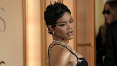 A Academia de Artes e Ciências Cinematográficas pediu desculpas a Teyana Taylor, 35, após um segurança empurrar a atriz durante a cerimônia do Oscar deste domingo (15).nEm vídeo que viralizou nas redes sociais, Taylor é vista repreendendo o homem, afirmando não tolerar desrespeito. "Você é um homem colocando as mãos em uma mulher. Você é muito grosso. Você é muito rude", diz a atriz no vídeo.nnDe acordo com testemunhas ouvidas pela Variety, o incidente ocorreu após a vitória de "Uma Batalha Após a Outra" no prêmio de Melhor Filme. Ao tentar retornar ao palco para uma foto com a equipe, a atriz foi impedida à força pelo segurança.nA Academia lamentou o episódio em comunicado e assumiu responsabilidade pela experiência de todos os convidados, mesmo sendo o incidente com uma prestadora terceirizada.n"Ficamos extremamente consternados ao tomar conhecimento da experiência vivida por Teyana Taylor ao final da cerimônia do Oscar desta noite", disse a Academia em comunicado.n"Trabalhamos com Teyana ao longo dos últimos meses durante a temporada de premiações, e ela foi simplesmente notável, solidária, gentil e voltada para a comunidade", continuou.n"Embora o incidente tenha envolvido nossa empresa terceirizada de segurança, a SIS, a experiência de cada um dos nossos convidados é de nossa responsabilidade. Deixamos claro a eles que esse comportamento não é aceitável. Queremos agradecer a Teyana por demonstrar uma graça admirável, e estamos tomando as medidas cabíveis para garantir que isso não se repita."nA empresa responsável pelo serviço também reconheceu o ocorrido em nota e afirmou ter tratado o caso internamente. Mais tarde, Taylor minimizou a situação: "Segurança estava exagerando. Mas estou bem, estou feliz."nNa cerimônia da 98ª entrega dos Oscars, Taylor estava indicada como Melhor Atriz Coadjuvante por "Uma Batalha Após a Outra". Ela perdeu o prêmio para Amy Madigan por "A Hora do Mal".nhttps://stories.cnnbrasil.com.br/entretenimento/quem-foi-a-primeira-atriz-negra-a-ganhar-um-oscar/