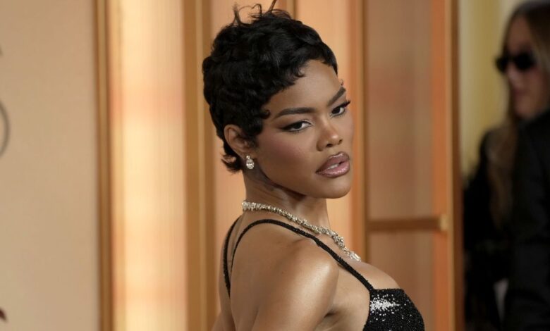 A Academia de Artes e Ciências Cinematográficas pediu desculpas a Teyana Taylor, 35, após um segurança empurrar a atriz durante a cerimônia do Oscar deste domingo (15).nEm vídeo que viralizou nas redes sociais, Taylor é vista repreendendo o homem, afirmando não tolerar desrespeito. "Você é um homem colocando as mãos em uma mulher. Você é muito grosso. Você é muito rude", diz a atriz no vídeo.nnDe acordo com testemunhas ouvidas pela Variety, o incidente ocorreu após a vitória de "Uma Batalha Após a Outra" no prêmio de Melhor Filme. Ao tentar retornar ao palco para uma foto com a equipe, a atriz foi impedida à força pelo segurança.nA Academia lamentou o episódio em comunicado e assumiu responsabilidade pela experiência de todos os convidados, mesmo sendo o incidente com uma prestadora terceirizada.n"Ficamos extremamente consternados ao tomar conhecimento da experiência vivida por Teyana Taylor ao final da cerimônia do Oscar desta noite", disse a Academia em comunicado.n"Trabalhamos com Teyana ao longo dos últimos meses durante a temporada de premiações, e ela foi simplesmente notável, solidária, gentil e voltada para a comunidade", continuou.n"Embora o incidente tenha envolvido nossa empresa terceirizada de segurança, a SIS, a experiência de cada um dos nossos convidados é de nossa responsabilidade. Deixamos claro a eles que esse comportamento não é aceitável. Queremos agradecer a Teyana por demonstrar uma graça admirável, e estamos tomando as medidas cabíveis para garantir que isso não se repita."nA empresa responsável pelo serviço também reconheceu o ocorrido em nota e afirmou ter tratado o caso internamente. Mais tarde, Taylor minimizou a situação: "Segurança estava exagerando. Mas estou bem, estou feliz."nNa cerimônia da 98ª entrega dos Oscars, Taylor estava indicada como Melhor Atriz Coadjuvante por "Uma Batalha Após a Outra". Ela perdeu o prêmio para Amy Madigan por "A Hora do Mal".nhttps://stories.cnnbrasil.com.br/entretenimento/quem-foi-a-primeira-atriz-negra-a-ganhar-um-oscar/