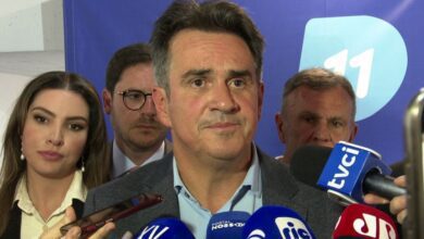 Questionado sobre sua relação com o banqueiro Daniel Vorcaro, que segue na Penitenciária Federal de Brasília, o senador Ciro Nogueira (PP-PI) disse nesta quarta-feira (11) que “quem cometeu ilícito deve pagar de maneira exemplar”.nA declaração foi feita a jornalistas após participação em evento da Apex Partners, em Brasília. “Temos que fortalecer todas as instituições. E quem cometeu ilícitos deve pagar de forma exemplar no nosso país”, disse Nogueira.nComo mostrou a CNN, Vorcaro, dono do Master, celebrou uma emenda apresentada pelo senador que favoreceria o banco. A emenda rejeitada elevaria a cobertura do FGC (Fundo Garantidor de Créditos) de R$ 250 mil para até R$ 1 milhão por depositante.nnEm mensagens interceptadas pela PF (Polícia Federal), o banqueiro também afirma que o senador é "um dos grandes amigos de vida" dele.nDez dias antes de o parlamentar apresentar a “emenda Master”, Vorcaro esteve no casamento da filha do senador, realizado em Angra dos Reis (RJ). O evento ocorreu no dia 3 de agosto de 2024.