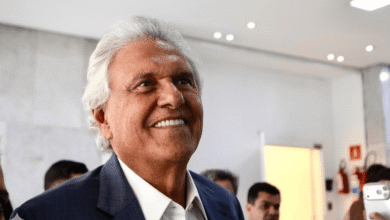 Caiado abandona centro e mira votos de Flávio para chegar ao segundo turno