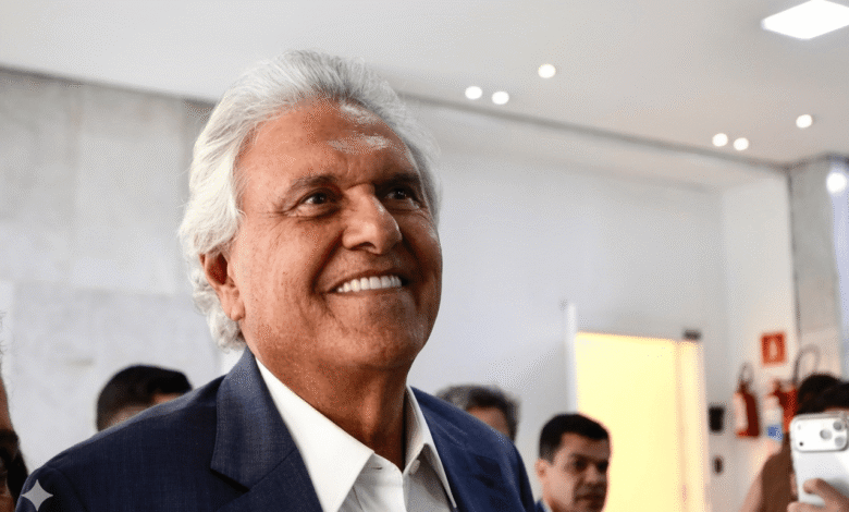 Caiado abandona centro e mira votos de Flávio para chegar ao segundo turno