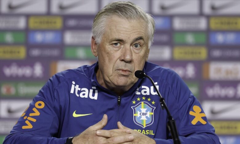 As 48 seleções que disputam a Copa do Mundo de 2026 vivem a expectativa de anunciar os jogadores que irão brilhar nos gramados dos Estados Unidos, Canadá e México.nA Fifa estabeleceu duas datas no calendário pré-Copa para que as seleções se programem. Haverá um dia para a divulgação da lista preliminar com até 55 jogadores. Depois, a entidade estabeleceu uma data final para os 26 nomes serem anunciados.nDatas para convocação da Copann11 de maio - lista preliminar com até 55 jogadoresn30 de maio - data final para lista dos 26 convocadosnnA Copa do Mundo de 2026, realizada na América do Norte, inicia no dia 11 de junho, com o duelo entre México e África do Sul, e a final será realizada no dia 19 de julho. O Brasil estreia no dia 13 contra Marrocos, em Nova Jersey.nConvocação do BrasilnO técnico Carlo Ancelotti vai anunciar a lista final de convocados da Seleção Brasileira no dia 18 de maio. O evento acontecerá no Museu do Amanhã, no Rio de Janeiro.nnA divulgação marcará o momento mais aguardado do ciclo pré-Mundial, quando serão conhecidos os 26 jogadores que representarão o Brasil na competição.nAntes da convocação definitiva, a CBF seguirá o protocolo estabelecido pela Fifa. No dia 11 de maio, será enviada uma pré-lista com até 55 nomes.nEssa relação inicial funciona como um filtro ampliado, reunindo atletas monitorados pela comissão técnica ao longo do ciclo. A partir dela, Ancelotti fará os cortes até chegar à lista final com 26 jogadores, que será oficializada uma semana depois.nhttps://stories.cnnbrasil.com.br/esportes/brasil-faz-pior-ciclo-pre-copa-de-toda-a-historia-veja-detalhes/