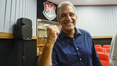 Está encerrada a divergência entre Flamengo e demais clubes da Libra pelos valores dos direitos de transmissão do Campeonato Brasileiro. O clube carioca e a organização anunciaram, nesta terça (5), o acordo.nDesde 2025, as parte viviam um imbróglio sobre a parcela do acordo relativa à audiência do contrato firmado com a TV Globo. Flamengo e Libra afirmaram que "foi encontrado um ponto de equilíbrio" entre a exigência da atual diretoria rubro-negra e o modelo preferencial de outros clubes integrantes do grupo.nO contrato com a Globo renderá cerca de R$ 140 milhões adicionais ao Flamengo até 2029. A parcela relativa a audiência representará, portanto, cerca de R$ 30 milhões a mais por ano em relação ao contrato anterior com a Globo.nnConfira, abaixo, a nota divulgada por Flamengo e Libra:n"Os clubes da Libra e o Clube de Regatas do Flamengo firmaram, neste fim de semana, um acordo que encerra a divergência sobre a distribuição da receita relativa aos valores de audiência – que representa 30% do total da remuneração fixa estabelecida no contrato com a Globo pelos direitos de transmissão dos jogos até 2029.nFoi encontrado um ponto de equilíbrio entre o que a nova diretoria do Flamengo requisitava desde que assumiu o comando do clube, em janeiro de 2025, e o que os clubes da Libra entendiam ser o modelo de sua preferência. O esforço de todos para alcançar a solução foi fundamental.n&nbsp;nFlamengo e os demais clubes da Libra agora focam nos próximos passos para a criação da Liga Nacional, no reforço da valorização de suas propriedades e na visão de fortalecimento, avanço e melhoria do ecossistema do futebol brasileiro, em conjunto com a CBF e os clubes da FFU."nhttps://stories.cnnbrasil.com.br/esportes/nubank-parque-e-o-novo-nome-do-estadio-do-palmeiras/