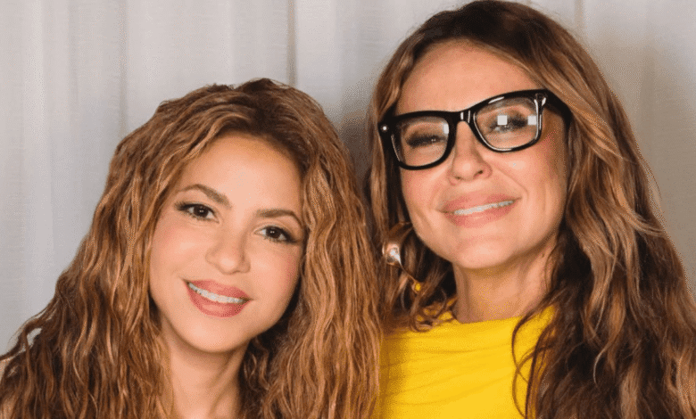 A atriz Paolla Oliveira, 44, publicou nesta terça-feira (5) um registro de seu encontro com a cantora Shakira, 49, no Rio de Janeiro, no último sábado (2).nEm uma sequência de vídeos publicados no Instagram, a brasileira mostra os bastidores com cliques dela se arrumando para o encontro e, posteriormente, curtindo o show. Na filmagem do encontro, Paola escreveu: "Você foi com a onça no show da loba".nnSorridentes, ambas artistas latinas conversaram um pouco, posaram para fotos e logo depois a atriz seguiu para a praia de Copacabana, onde tirou fotos com fãs e aproveitou o show da colombiana junto a amigos.nAlguns minutos depois, Paolla ainda compartilhou com seus seguidores um vídeo em que aparece cochilando brevemente antes da apresentação. "Aquela dormidinha antes do show. Quem nunca?", brincou ela.nn🎥| ENCONTRO DA ONÇA COM A LOBA! Em parceria com Rayban, Paolla registrou o encontro com Shakira antes do seu show em Copacabana. Lindas demais 😍 pic.twitter.com/ZjgFtndFJXn— QG PAOLLA OLIVEIRA (@QGPaolla) May 5, 2026nnShakira no Todo Mundo no RionShakira se apresentou como atração principal no megashow gratuito Todo Mundo No Rio na noite do último sábado (2). Com dez trocas de roupa no palco e diversos convidados brasileiros, incluindo Caetano Veloso, Anitta, Maria Bethânia e Ivete Sangalo, a colombiana atraiu 2 milhões de pessoas à orla de Copacabana.nA artista iniciou sua apresentação com "La Fuerte", canção lançada em 2024 e uma parceria com o DJ argentino Bizarrap. Em seguida, Shakira deu sequência ao show com "Girl Like Me", parceria com o grupo Black Eyed Peas.nAo longo da noite, grandes hits como "Waka Waka", "Las de la Intuición", "Estoy Aqui" e "Empire" também apareceram no setlist. Com Anitta, Shakira aproveitou para performar "Choka Choka", parceria recém-lançada das duas cantoras latinas.nRelembre os melhores momentos do show de Shakira no Rionn*Sob supervisão de Fernanda Pinottinhttps://stories.cnnbrasil.com.br/entretenimento/shakira-diz-a-cnn-que-latinos-nos-eua-sofrem-injustica-e-precisam-se-unir/n&nbsp;