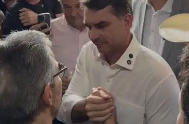 Romeu Zema e Flávio Bolsonaro anunciam unidade da direita em encontro em Belo Horizonte