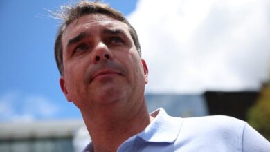Flávio Bolsonaro aposta no patriotismo para confrontar Lula e defender soberania nacional
